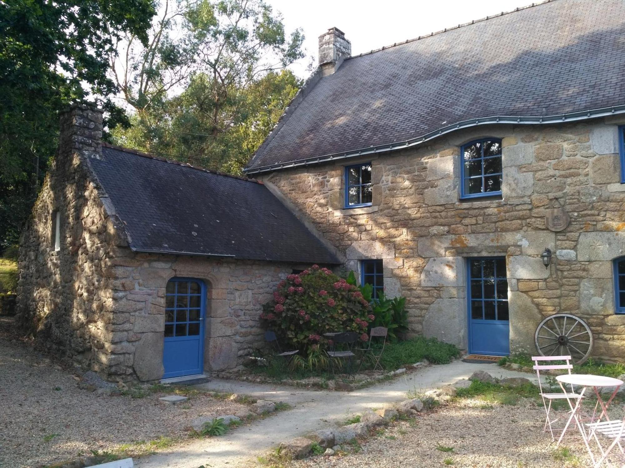 Hotel Des Feuilles Et Des Hiboux Plescop Exterior foto