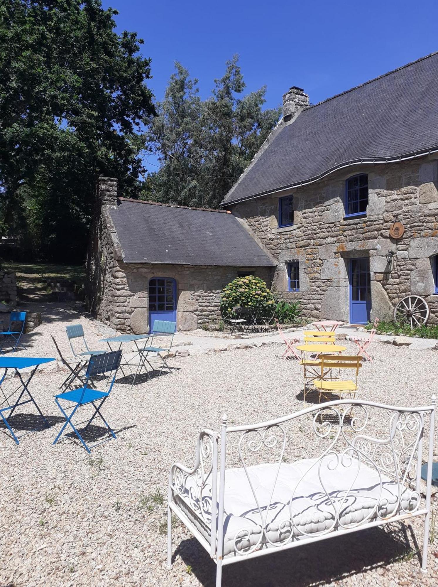 Hotel Des Feuilles Et Des Hiboux Plescop Exterior foto